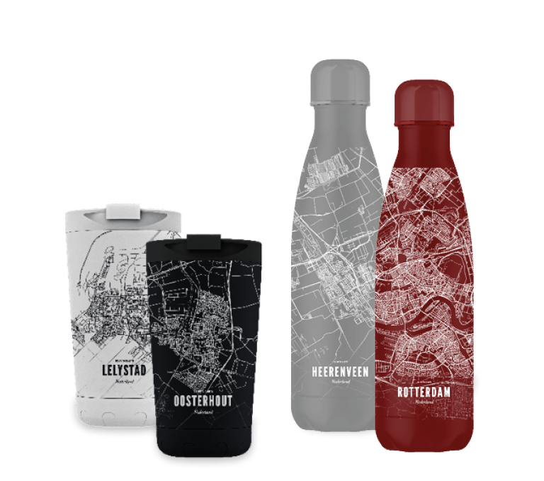 Een aantal verschillende thermosflessen met steden erop geprojecteerd